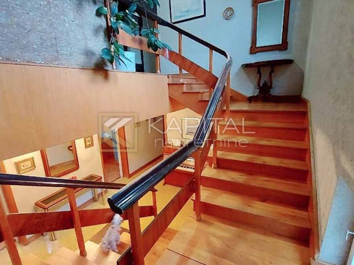 Selce, samostojeća kuća s velikom okućnicom