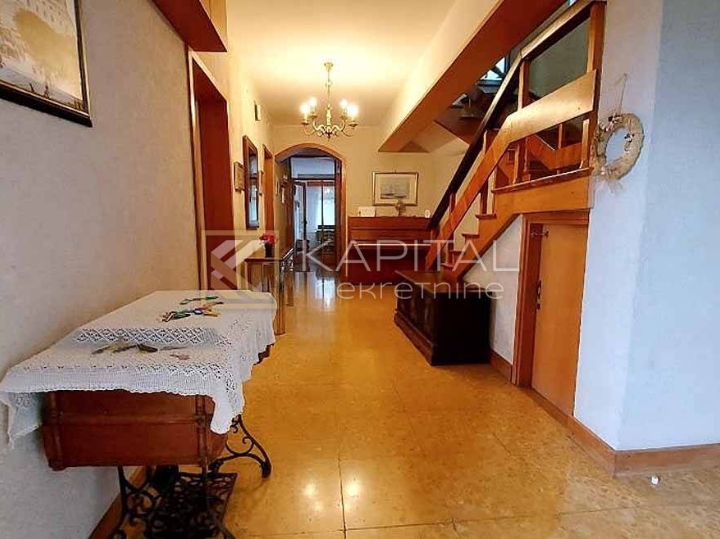 Selce, samostojeća kuća s velikom okućnicom