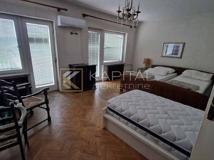 Selce, samostojeća kuća s velikom okućnicom