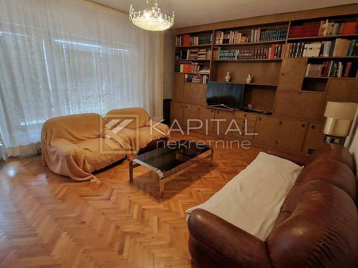 Selce, samostojeća kuća s velikom okućnicom