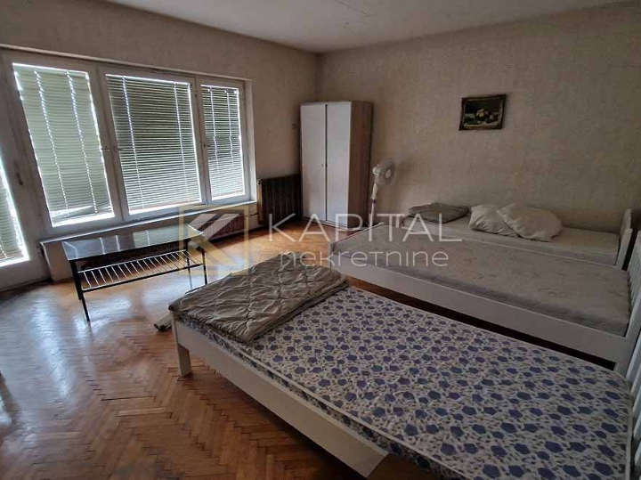 Selce, samostojeća kuća s velikom okućnicom