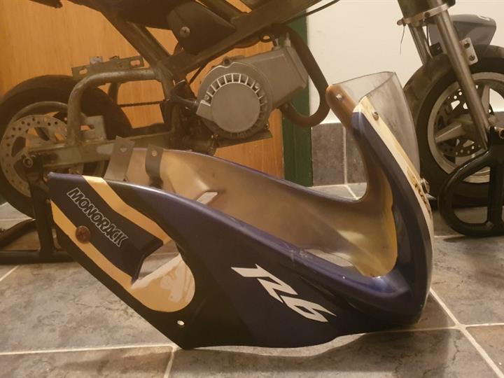 Mini bike s puno dijelova i motorom
