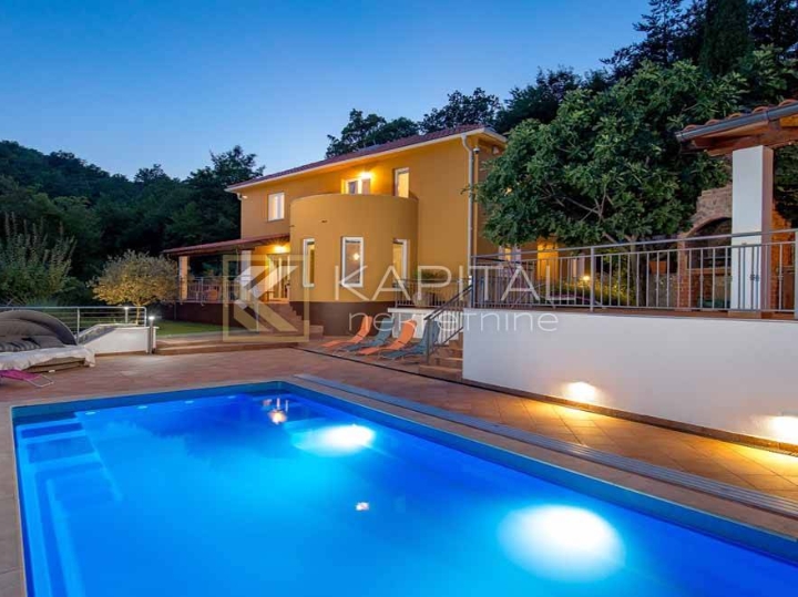 Opatija, Veprinac villa s bazenom