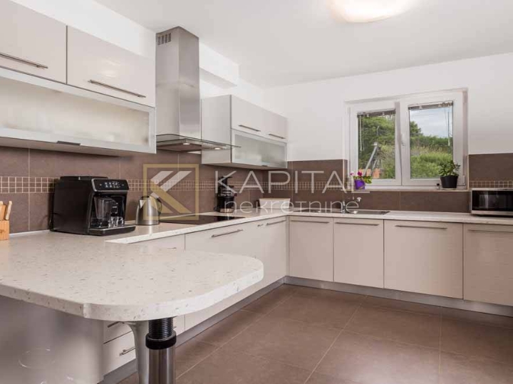 Opatija, Veprinac villa s bazenom