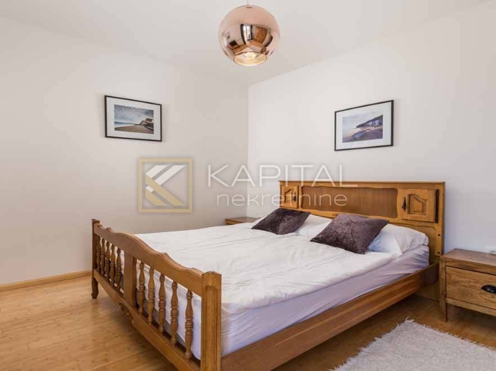 Opatija, Veprinac villa s bazenom