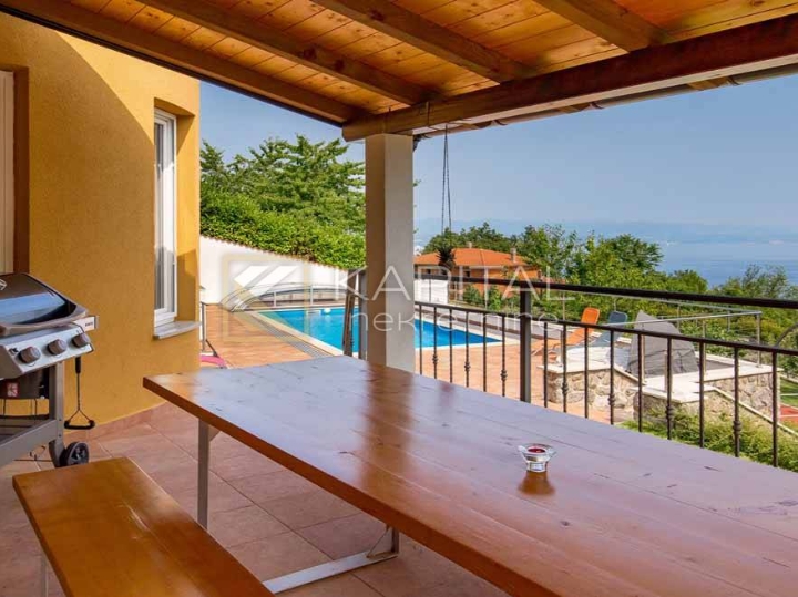 Opatija, Veprinac villa s bazenom