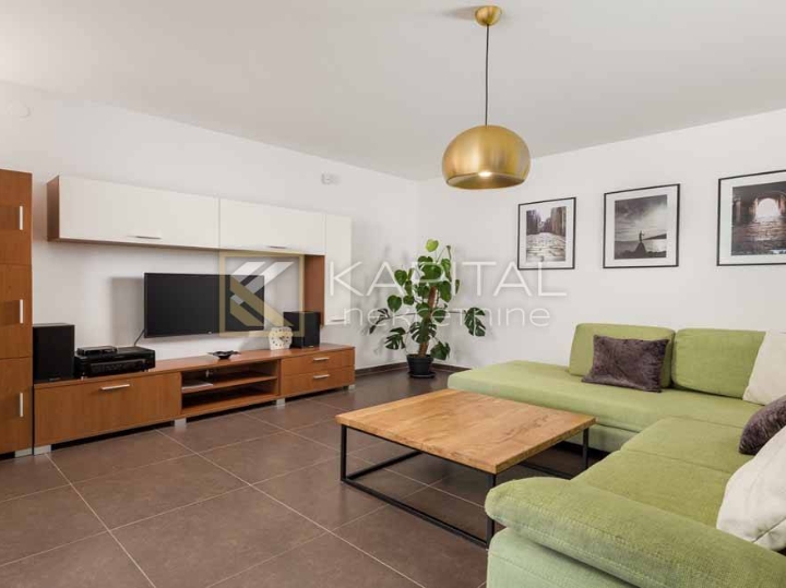 Opatija, Veprinac villa s bazenom