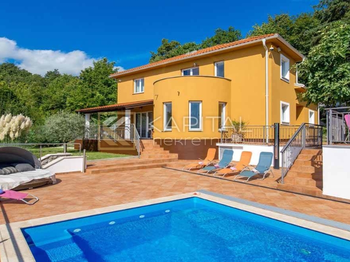 Opatija, Veprinac villa s bazenom
