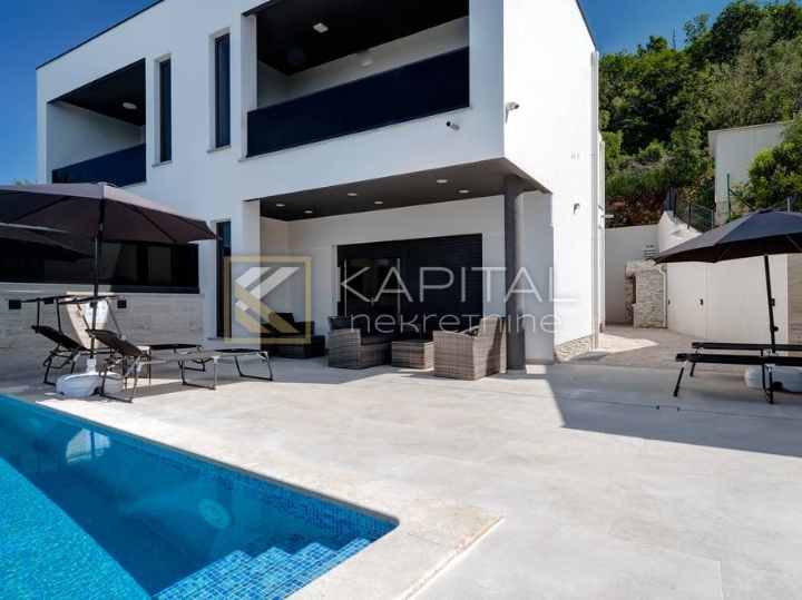 Crikvenica, stan s bazenom