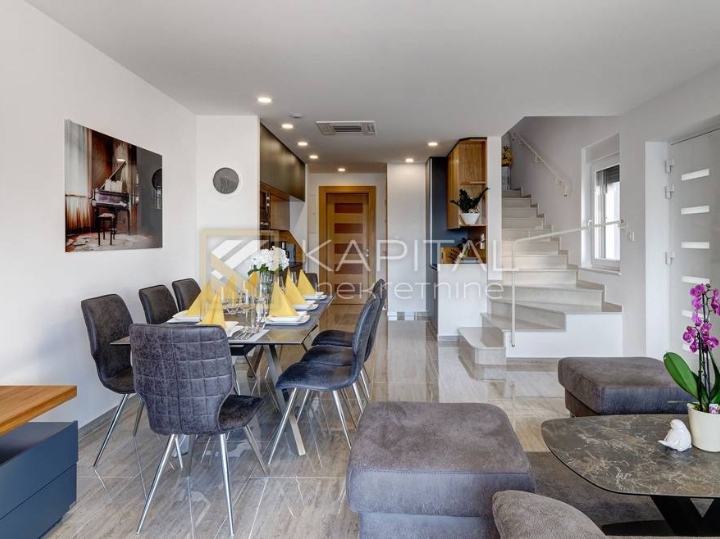 Crikvenica, stan s bazenom