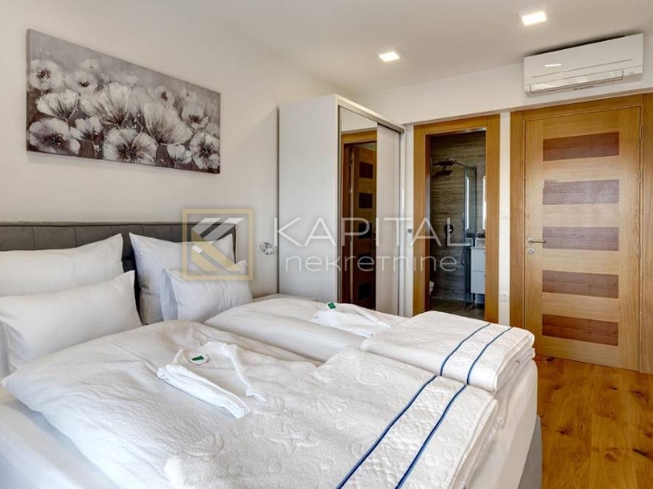 Crikvenica, stan s bazenom