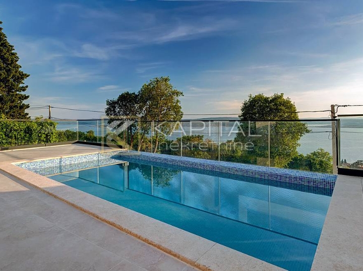 Crikvenica, stan s bazenom