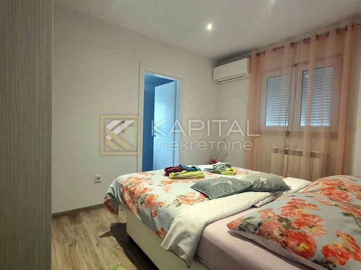 Ika, samostojeća vila s apartmanima i bazenom