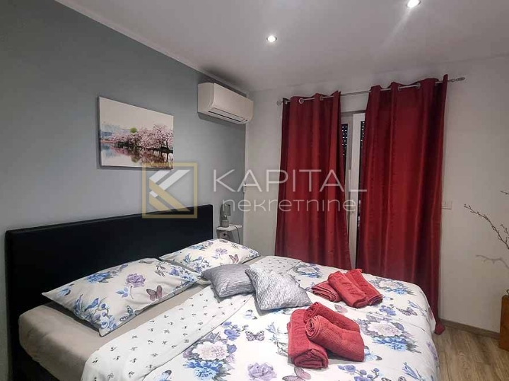 Ika, samostojeća vila s apartmanima i bazenom