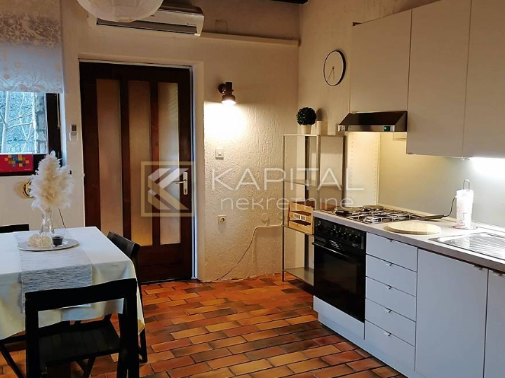 Kastav, samostojeća kuća s velikom okućnicom