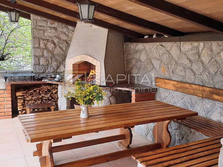 Kastav, samostojeća kuća s velikom okućnicom