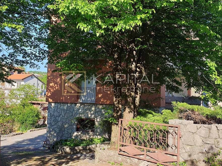 Kastav, samostojeća kuća s velikom okućnicom