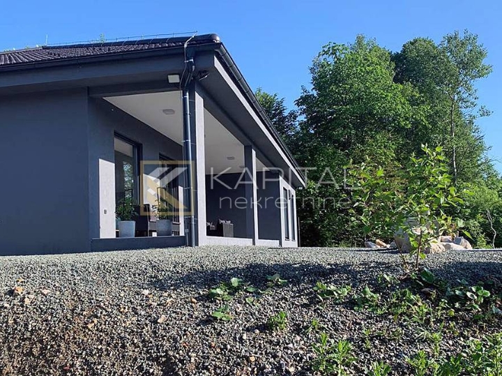 Gorski kotar, Lokve - niskoenergetska moderna kuća