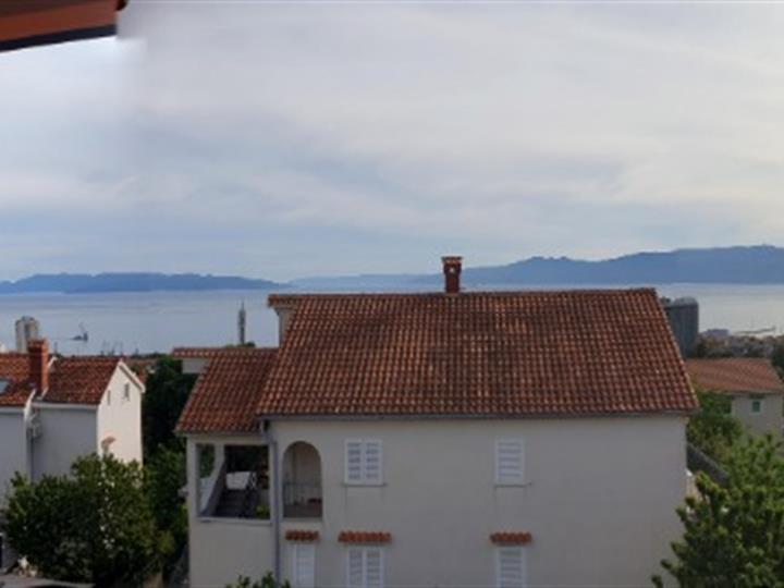 Dvosobni dvoetažni stan s DB