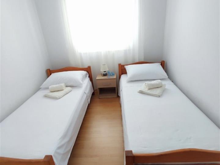 Srima, duži najam dvosobnog stana