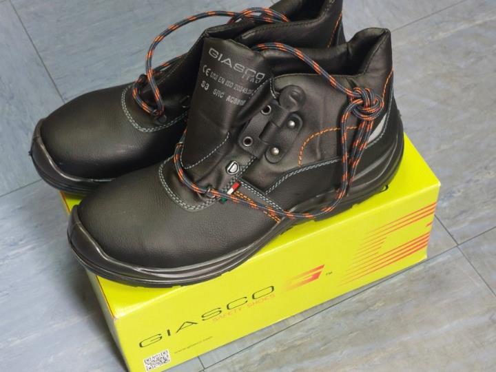 Nove radne cipele s kapicom br. 45