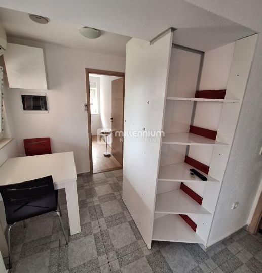 Rijeka, Bulevard, 33.72m2, 2S stan s pogledom na more