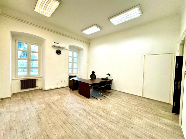 Uredski prostor strogom centru, 28m2