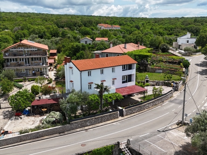Malinska, 3 stana, dugoročni najam
