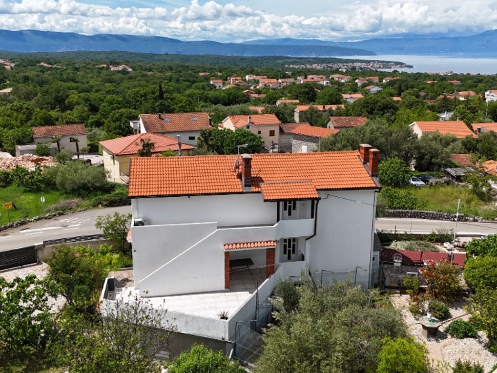 Malinska, 3 stana, dugoročni najam
