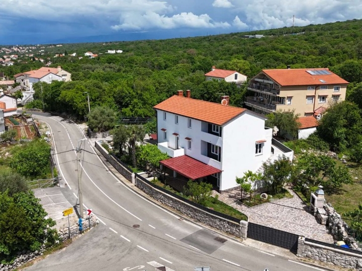 Malinska, 3 stana, dugoročni najam