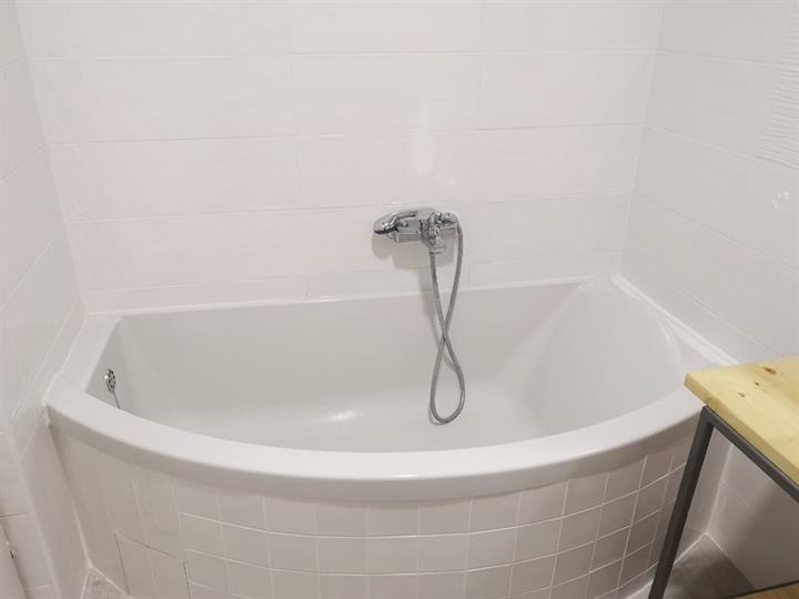 Centar, 25 m2, balkon, 350€