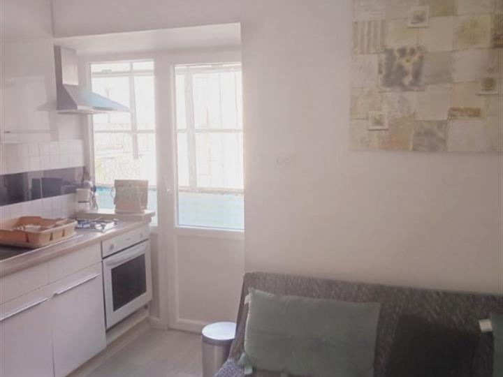 Centar, 25 m2, balkon, 350€