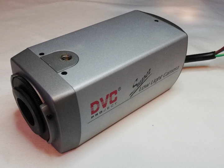 Kamera za videonadzor DVC s objektivom