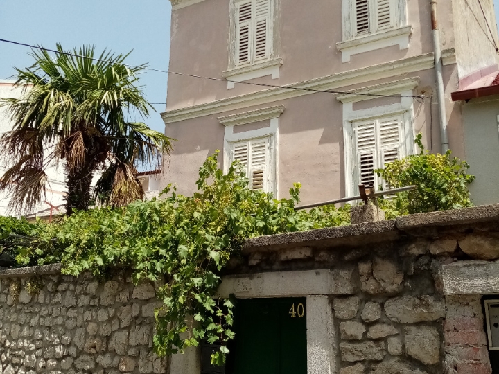 Polovica kuće u suvlasništvu