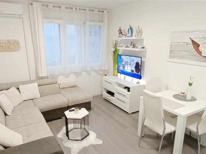 Iznajmljujem stan 1S+DB, 40 m2