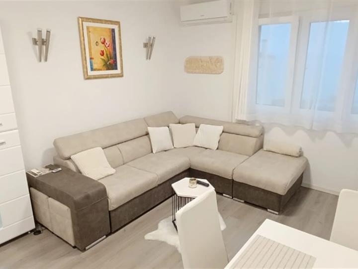 Iznajmljujem stan 1S+DB, 40 m2