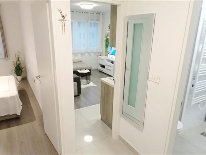 Iznajmljujem stan 1S+DB, 40 m2