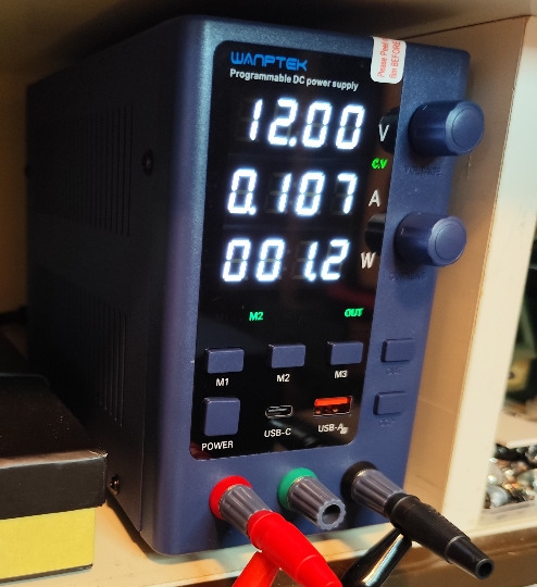 Laboratorijski ispravljač 0-32V i 0-10A