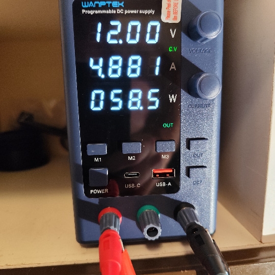 Laboratorijski ispravljač 0-32V i 0-10A