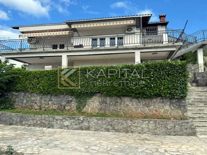 Viškovo centar, kuća s dva uređena stana