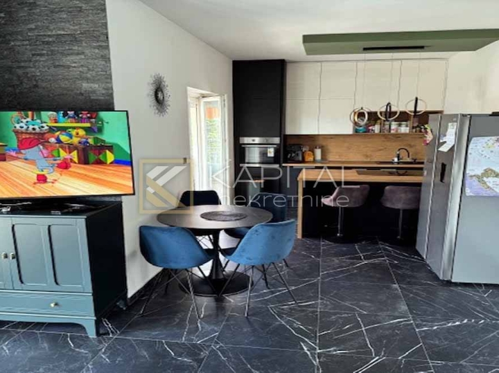 Viškovo centar, kuća s dva uređena stana