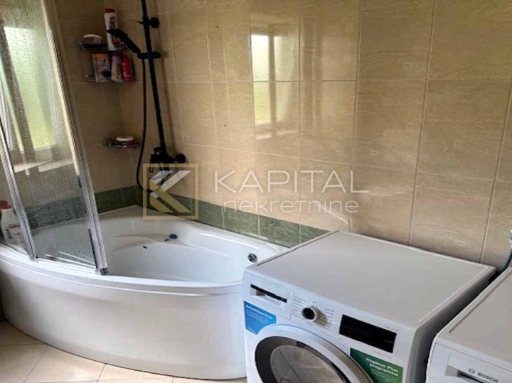 Viškovo centar, kuća s dva uređena stana