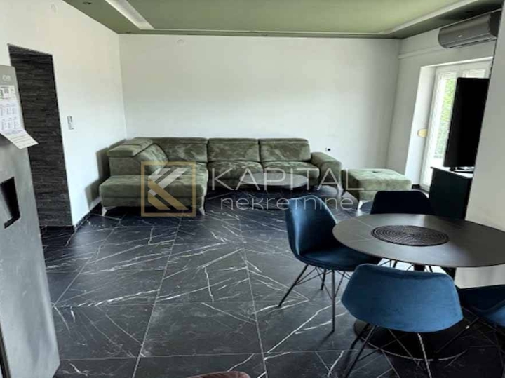 Viškovo centar, kuća s dva uređena stana