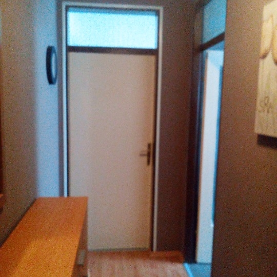 Iznajmljujem uredan 2-sobni stan 58m2, širi centar Osijek