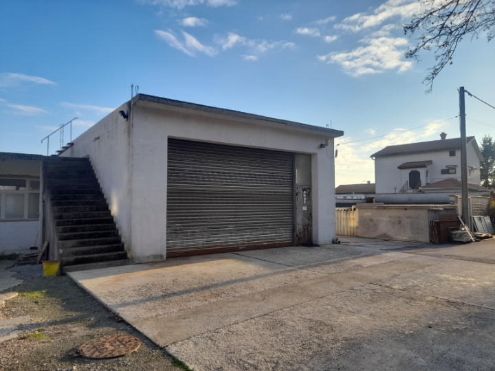 Iznajmljujem posl. pr., Pehlin