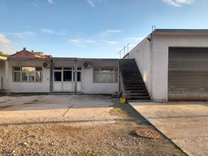 Iznajmljujem posl. pr., Pehlin