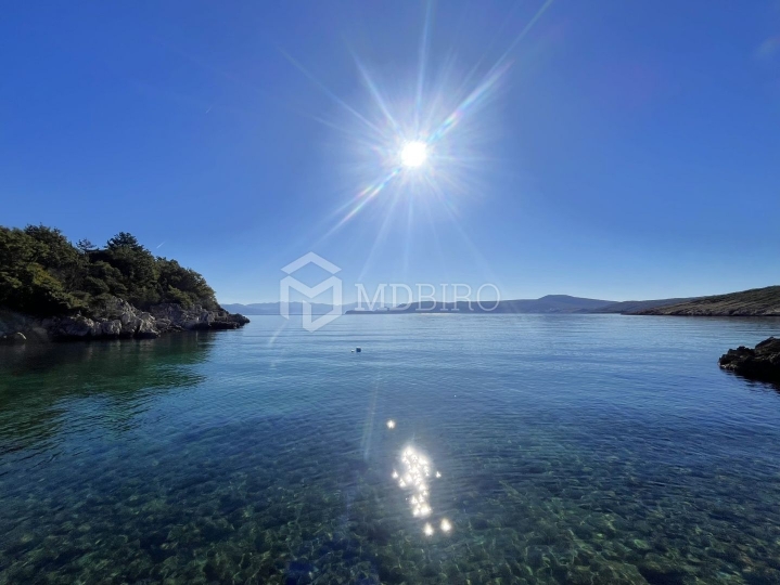 Kuća u zelenom pojasu u neposrednoj blizini plaže