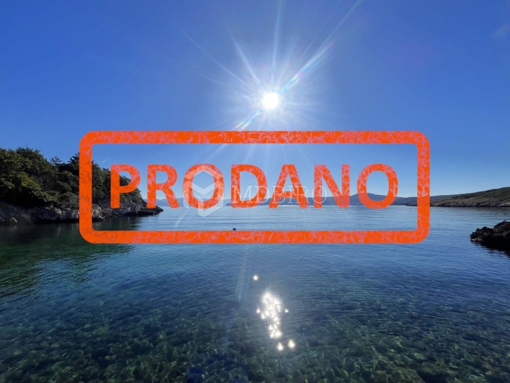 Kuća u zelenom pojasu u neposrednoj blizini plaže