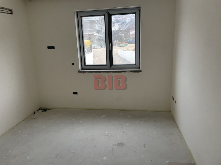Kostrena, luksuzan 3S+DB u urbanoj vili, garaža, vrt 166,35m2