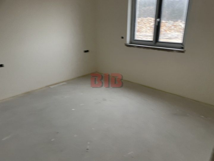 Kostrena, luksuzan 3S+DB u urbanoj vili, garaža, vrt 166,35m2